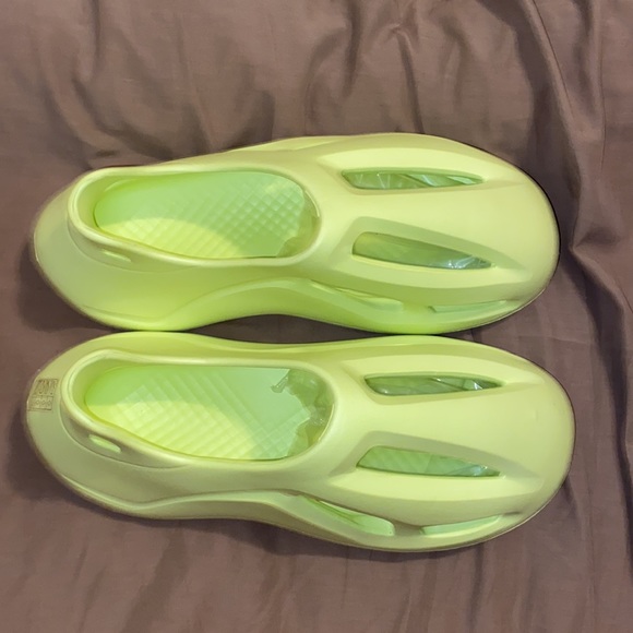 EVA Foam Future RNNR Foam Runner Highlighter Volt Mens Size 12-13 (46-47) New - Picture 6 of 14